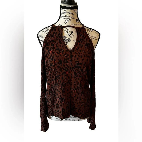 Mossimo Long Sleeve Leopard Print Cold Shoulder Blouse! - Picture 3 of 4